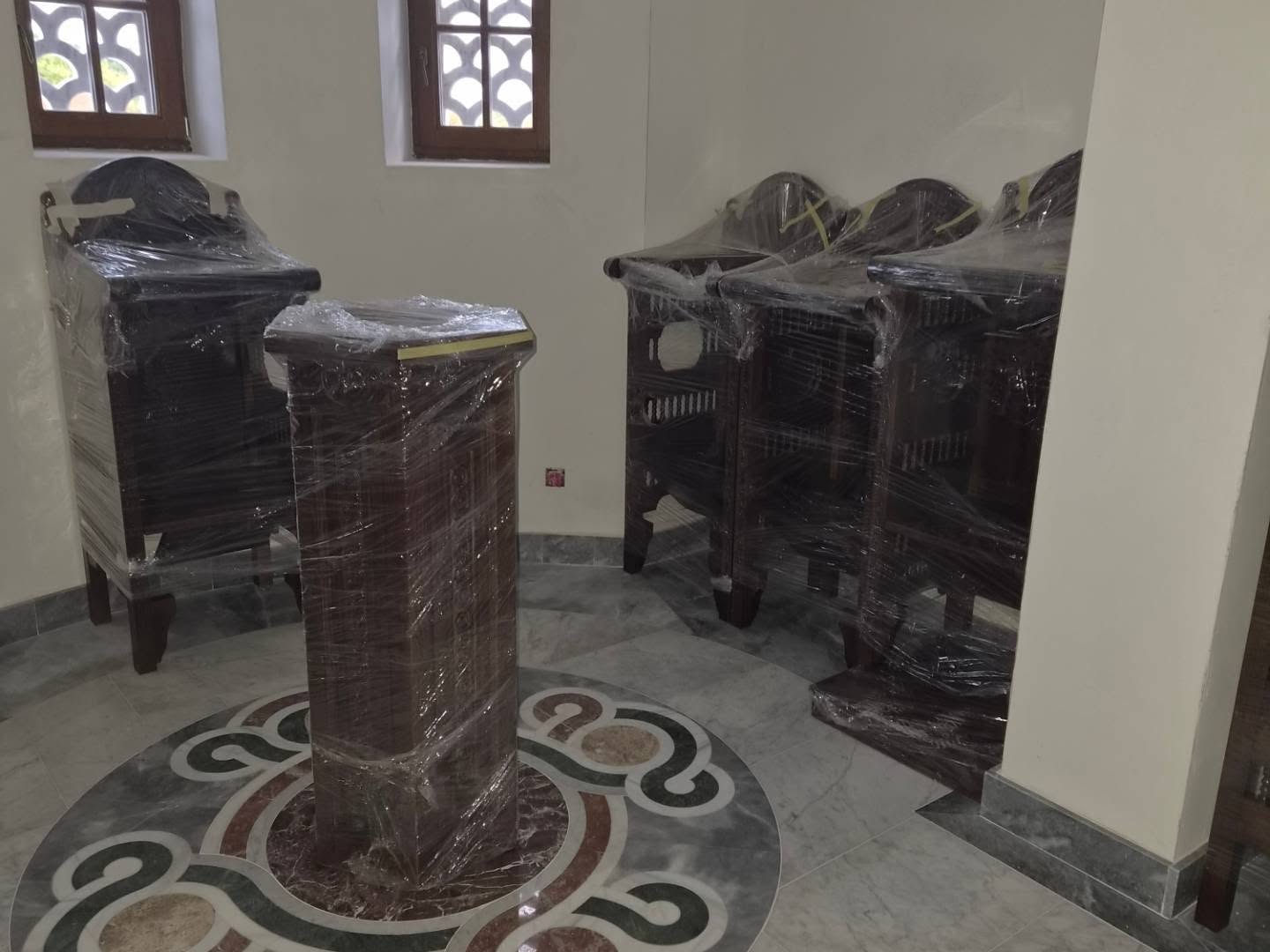 Нове стасидије и пјевнице за манастирски храм